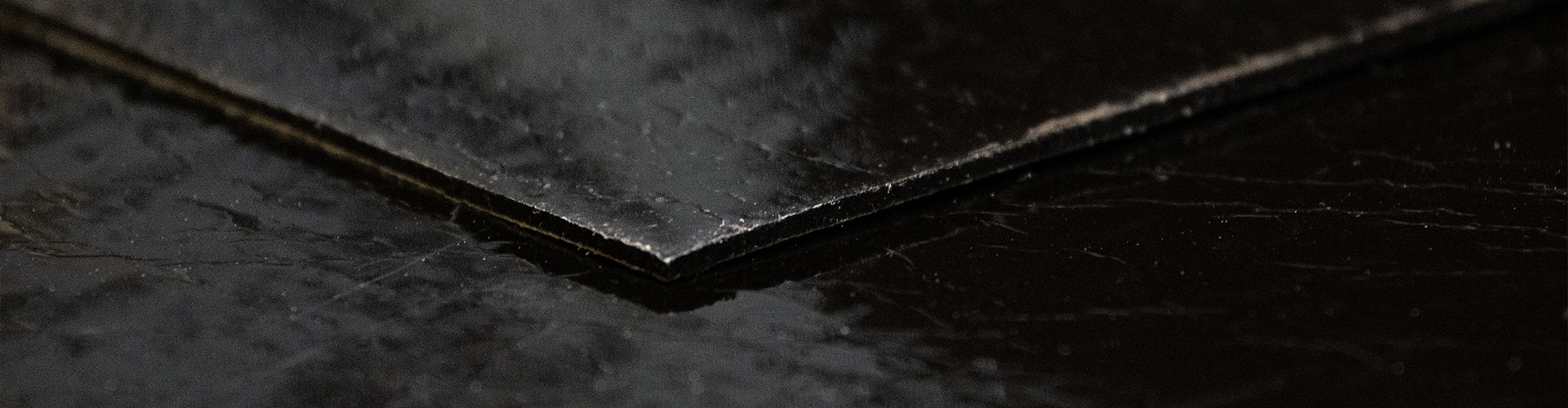Schwarze Schwerfolie mit glänzender Oberfläche